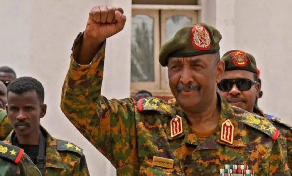 tmrrah9's tweet photo. عاجل جداً:

"ضربة قوية للدعم السريع"

اكبر قائد ميداني بالدعم السريع علي رزق الله الملقب بالسافنا يعلن انشقاقه  عن ميلشيا الانقلاب مع انباء عن تحرك قواته من محور كردفان

-ضربة جديدة يتلقاها الدعم السريع ، ودليل قاطع ان الدعم السريع اصبح مخترق من استخبارات الجيش السوداني الذي باتت تعرف تحركات القيادات بالدعم وتتواصل معهم
