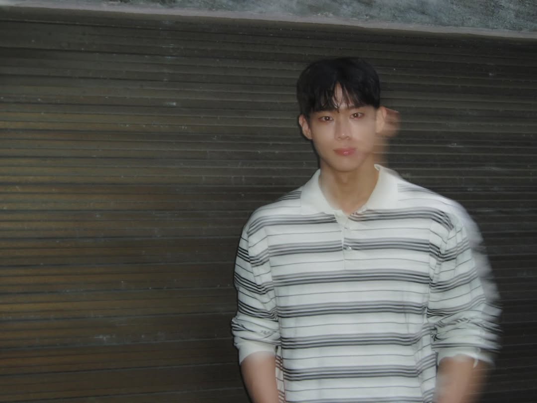 LifeDemian's tweet photo. [Ig Update] 👑  11.05.2026

Post sem legenda, adicionou a música "Viola - Real Fantasy" ao carrossel de fotos.

#DEMIAN #데미안 #DE_LIGHT #딜_라이트 #손정혁 #SohnJeongHyuck @Demian_tweet https://t.co/dx0QnHK7Mg