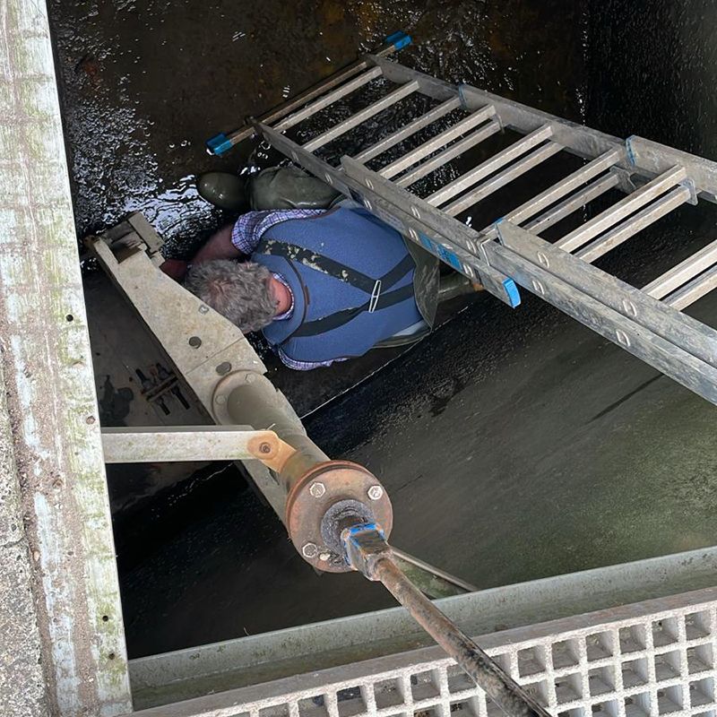 TideMill_Museum's tweet photo. WE ARE SORRY BUT NO WHEEL TUNING UNTIL FURTHER NOTICE. Many apologies to our regular and new visitors, the Penstock is leaking and we are repairing it as quickly as possible. #millengineering #woodbridgetidemillmuseum #penstock https://t.co/HHBw48yKLR