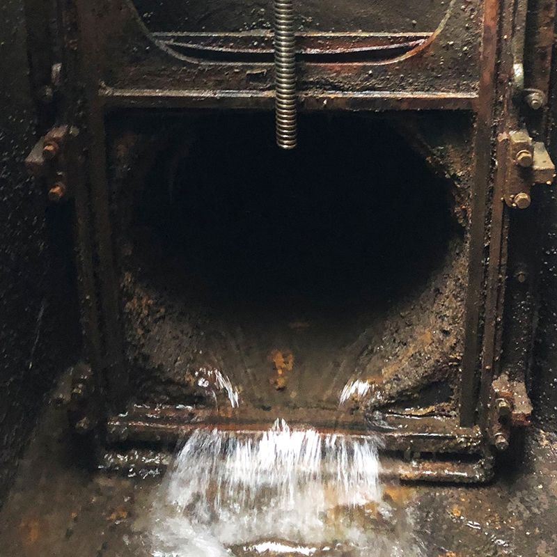 TideMill_Museum's tweet photo. WE ARE SORRY BUT NO WHEEL TUNING UNTIL FURTHER NOTICE. Many apologies to our regular and new visitors, the Penstock is leaking and we are repairing it as quickly as possible. #millengineering #woodbridgetidemillmuseum #penstock https://t.co/HHBw48yKLR