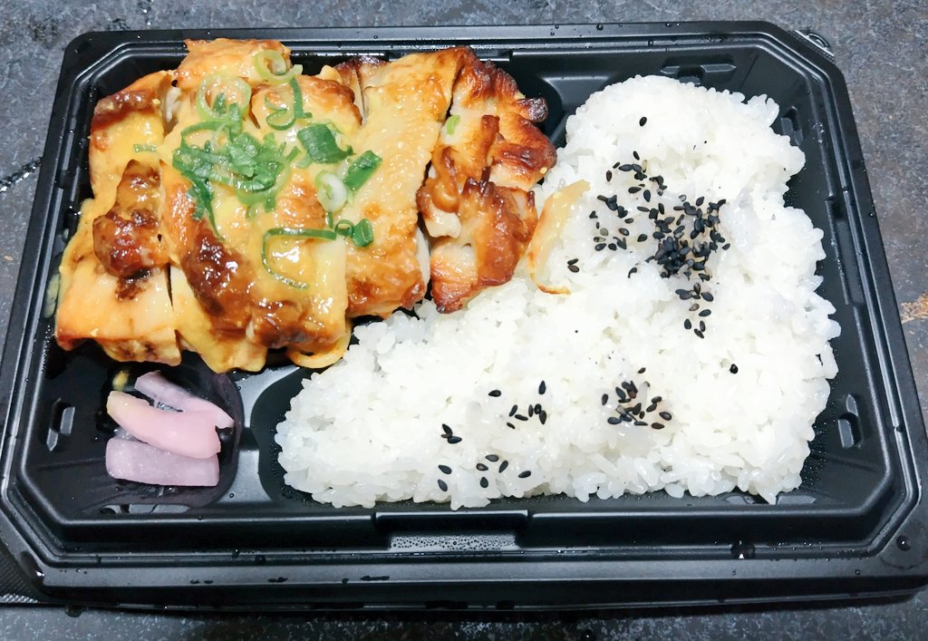ウラポン tweet media