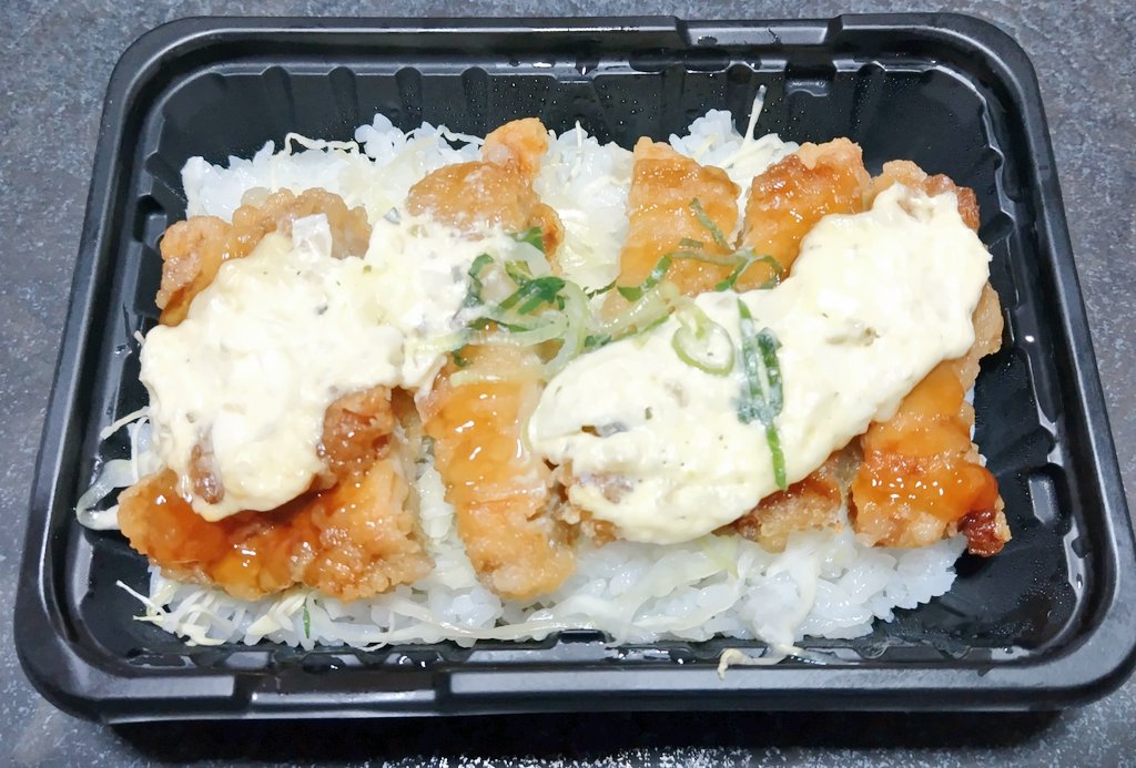 ウラポン tweet media
