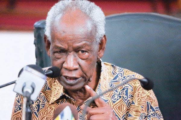 “Kumekuwa na majaribio na vitisho kutoka kwa watawala kunizuia nisiongee. Kuna wakati niliambiwa nizime simu yangu, nisiitumie mpaka (wao) watakapo niambia. Nikawauliza, kwa sheria gani? Kuna wakati nilikaribishwa mahali fulani, nikapigiwa simu na watawala, wakasemam mzee