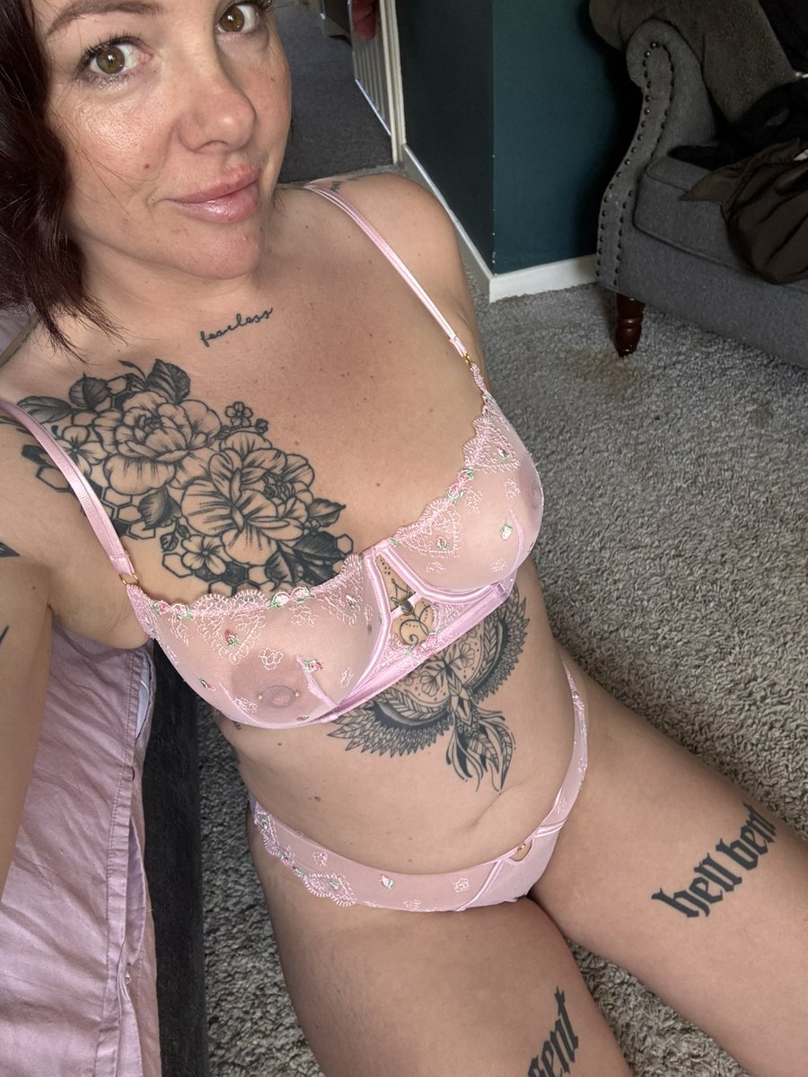 ItsMsBekki's tweet photo. Ask for my menu 💋 #nsfwtwt #sellingcontent 

https://t.co/vDlXeqmRJs https://t.co/UbnPPSmCl6