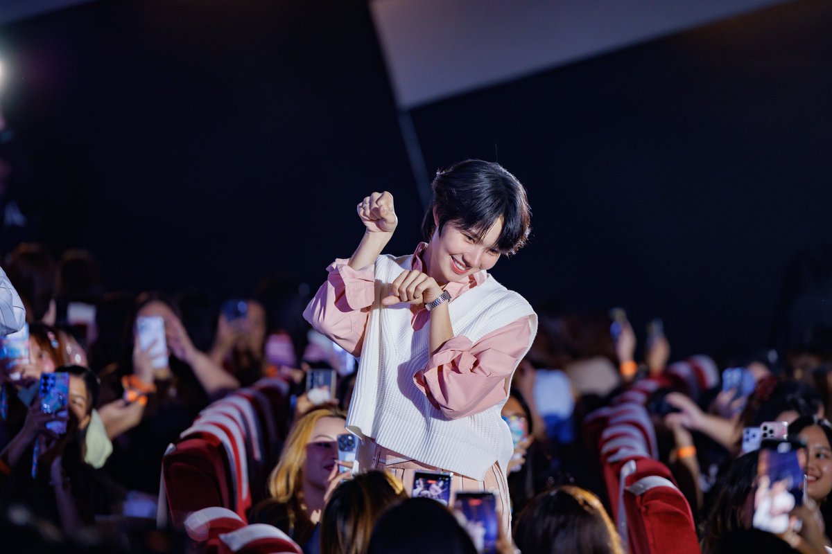 จุ้บเหมียว Summer Boys 🤭

KNPTFO CENTRAL SUMMERBOY

#ลูกรักพี่เซ็นทรัล
#SummerFestAtCentral
#CentralPattanaXKengNamping 
#CentralPattana