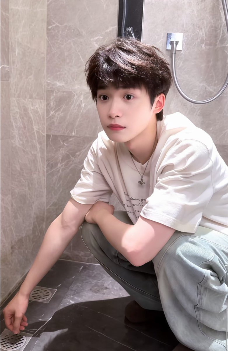 You are telling me.... Tian xuning gets to kiss him whenever he wants.... 
jealousy is a disease, i am sick.