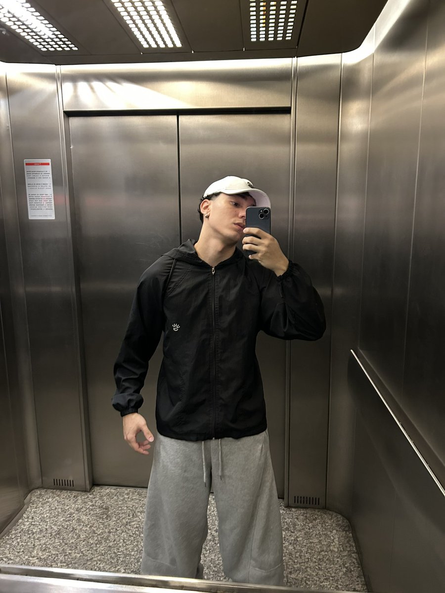 naja lopes tweet media