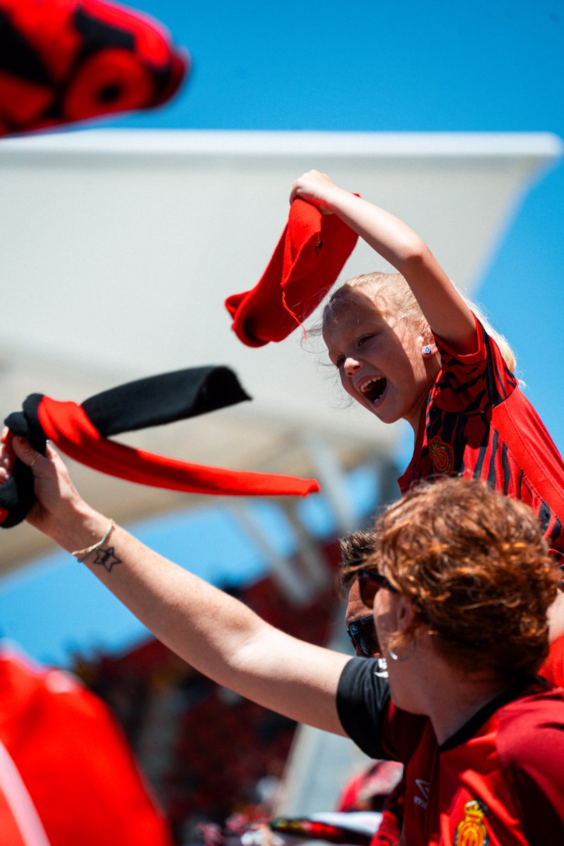 RCD_Mallorca's tweet photo. 𝐔𝐧 𝐬𝐞𝐧𝐭𝐢𝐦𝐞𝐧𝐭 de pares a fills https://t.co/0JYEOp3q7K