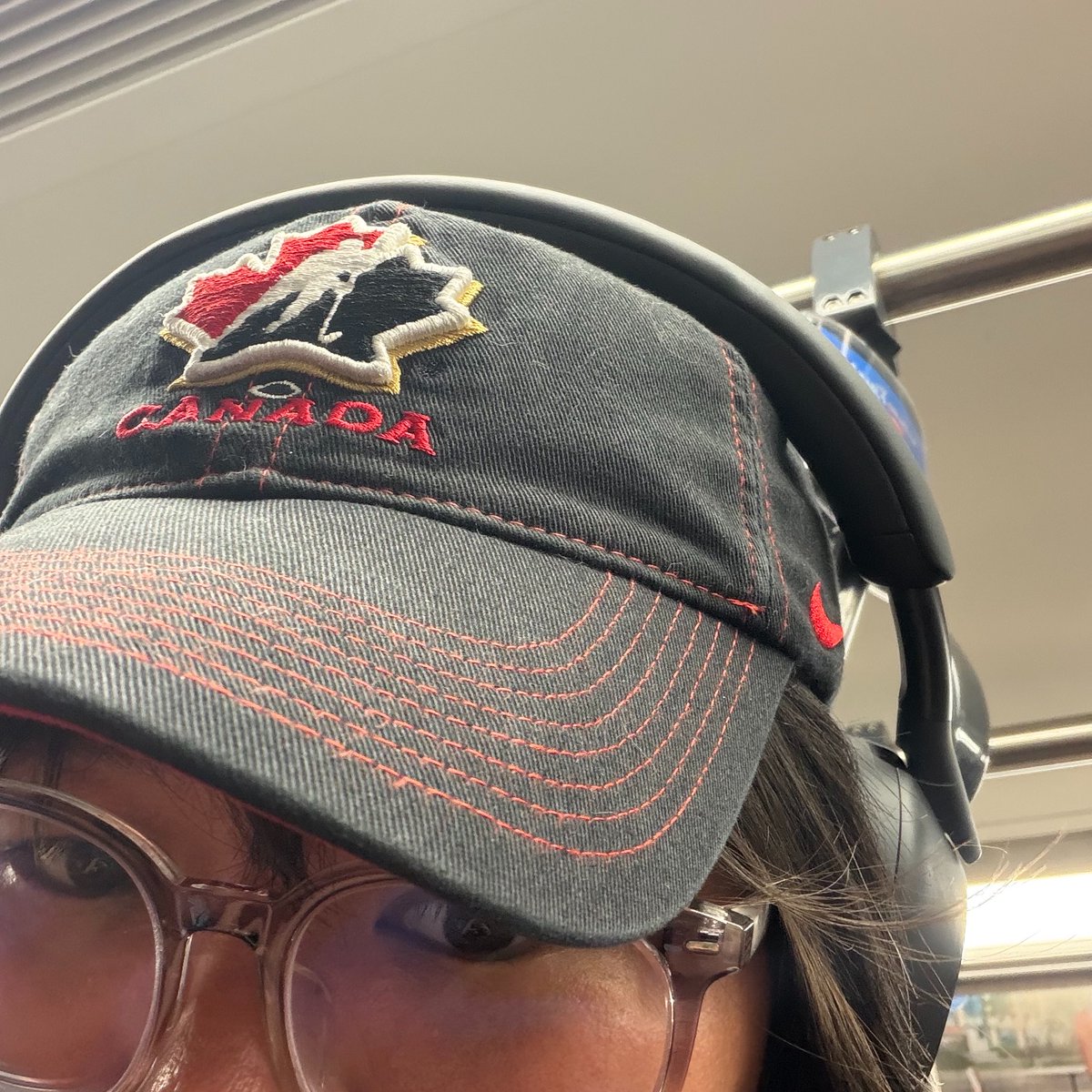 april smith hockey 🐰 tweet media