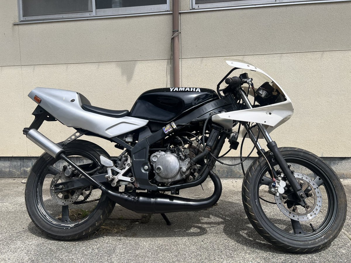110Motors's tweet photo. ジモティ、メルカリ…なかなか売れないなぁ〜本文見てないのか、『すぐ乗れますか？不具合ありませんか？』『陸送は幾らですか？』
お願いします。
本文を読んで理解して下さい😭
アンダー付けたらかっこよく見える🤣
ジモティ14万円、誰か興味ない？ https://t.co/Gh6n4EOkZO
