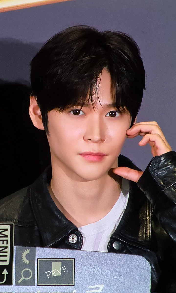 wootheantic's tweet photo. 😭😭😭😭😭😭 eunseokhug eunseoktalksaxy hair will always make him look fresher healthier and ten times more handsome everyone has to agree with me on this https://t.co/Puw60agLnG