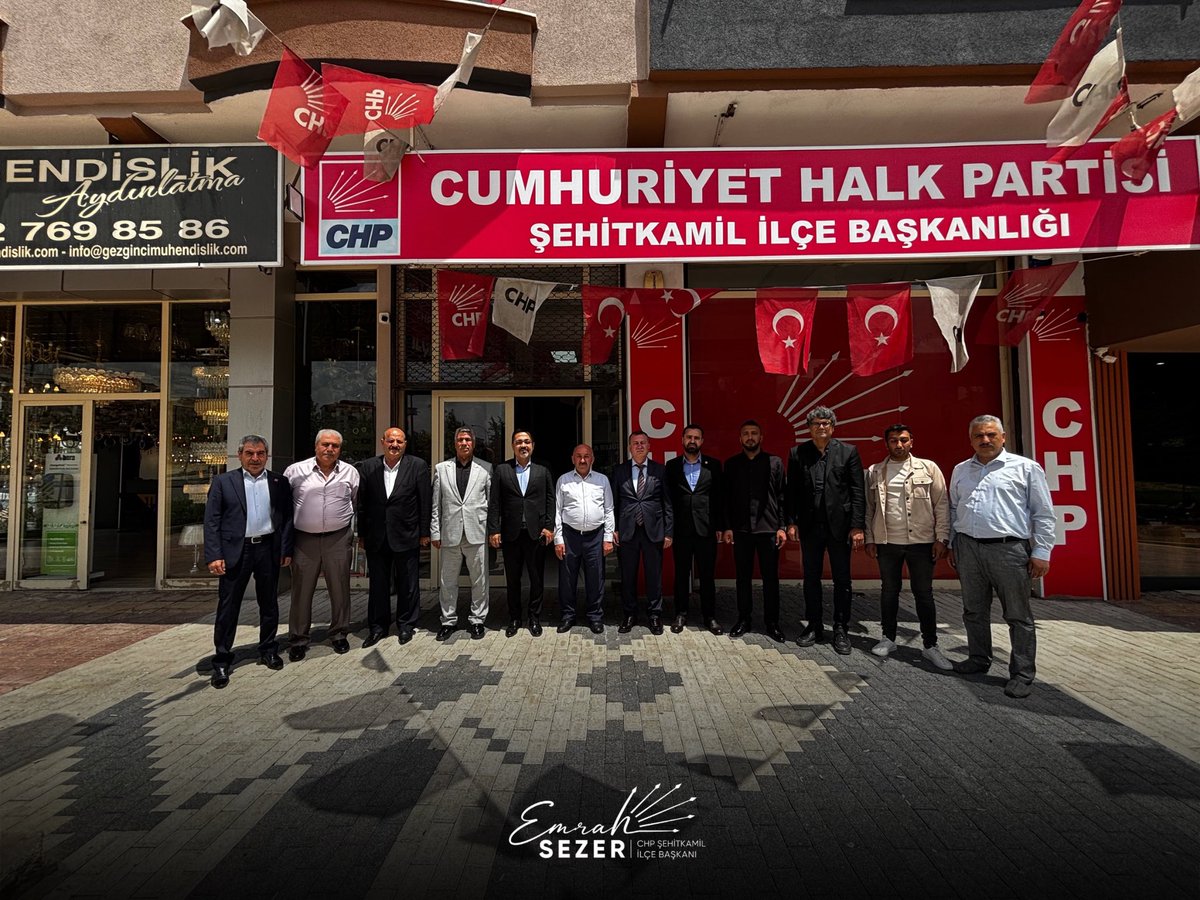 emrahsezerchp's tweet photo. Nizip Belediye Başkanımız Sayın Ali Doğan’ın, yeni görevimiz dolayısıyla İlçe Başkanlığımıza gerçekleştirdiği nazik hayırlı olsun ziyaretinden büyük onur duyduk.

Nazik ziyaretleri ve iyi dilekleri için kendilerine teşekkür ediyor, halkımız için ortak akıl ve dayanışma içerisinde çalışmaya devam edeceğimizi ifade ediyorum.

#CHP #Şehitkamil #EmrahSezer #Nizip #AliDoğan  #Gaziantep