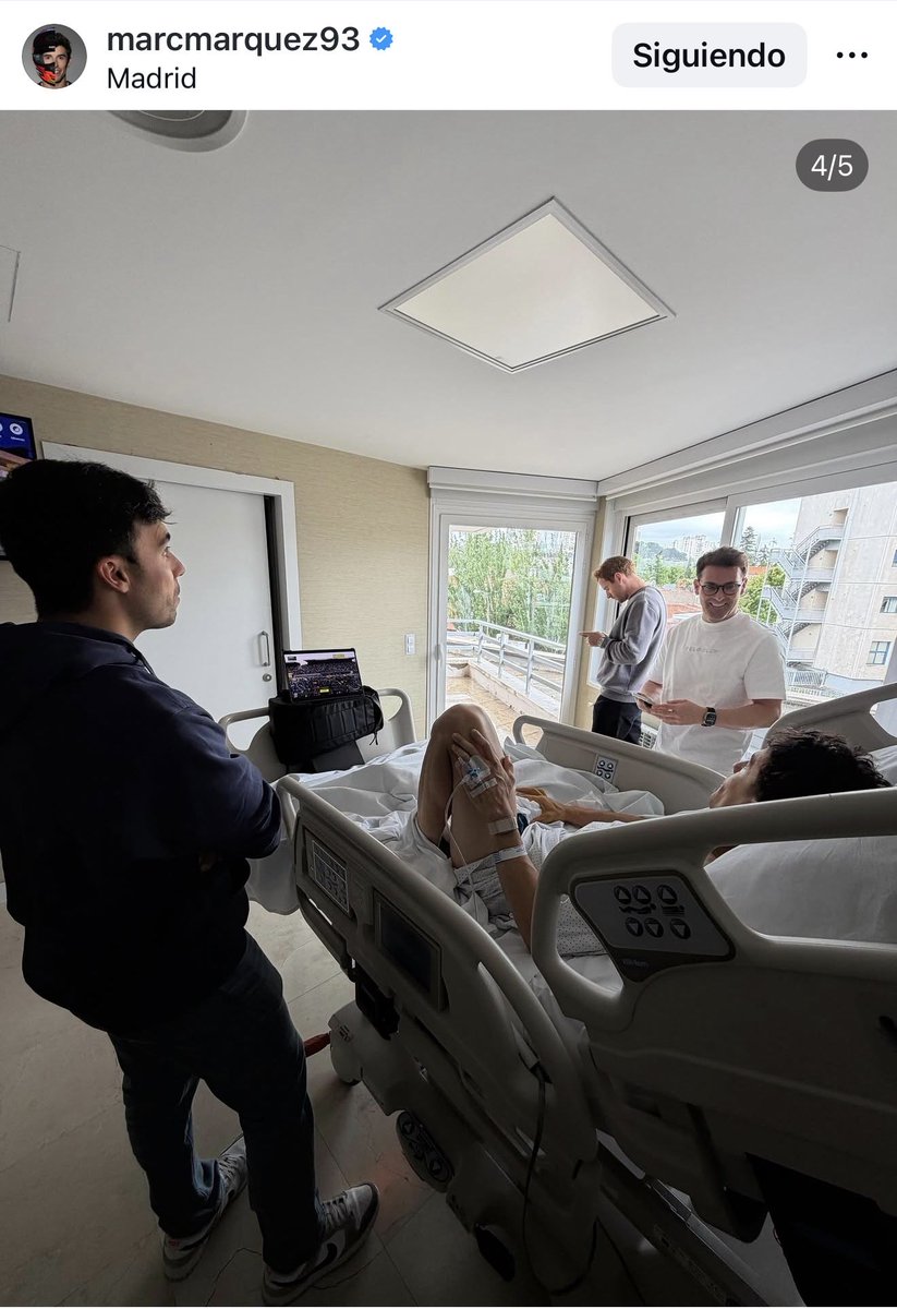 germax33's tweet photo. Primeras fotos de Marc Márquez tras la operación del domingo y ya en casa este lunes 💪 #MotoGP 
⏳ empieza la cuenta atrás 

https://t.co/h8BzOsCar0 https://t.co/i7SR0y5xwl