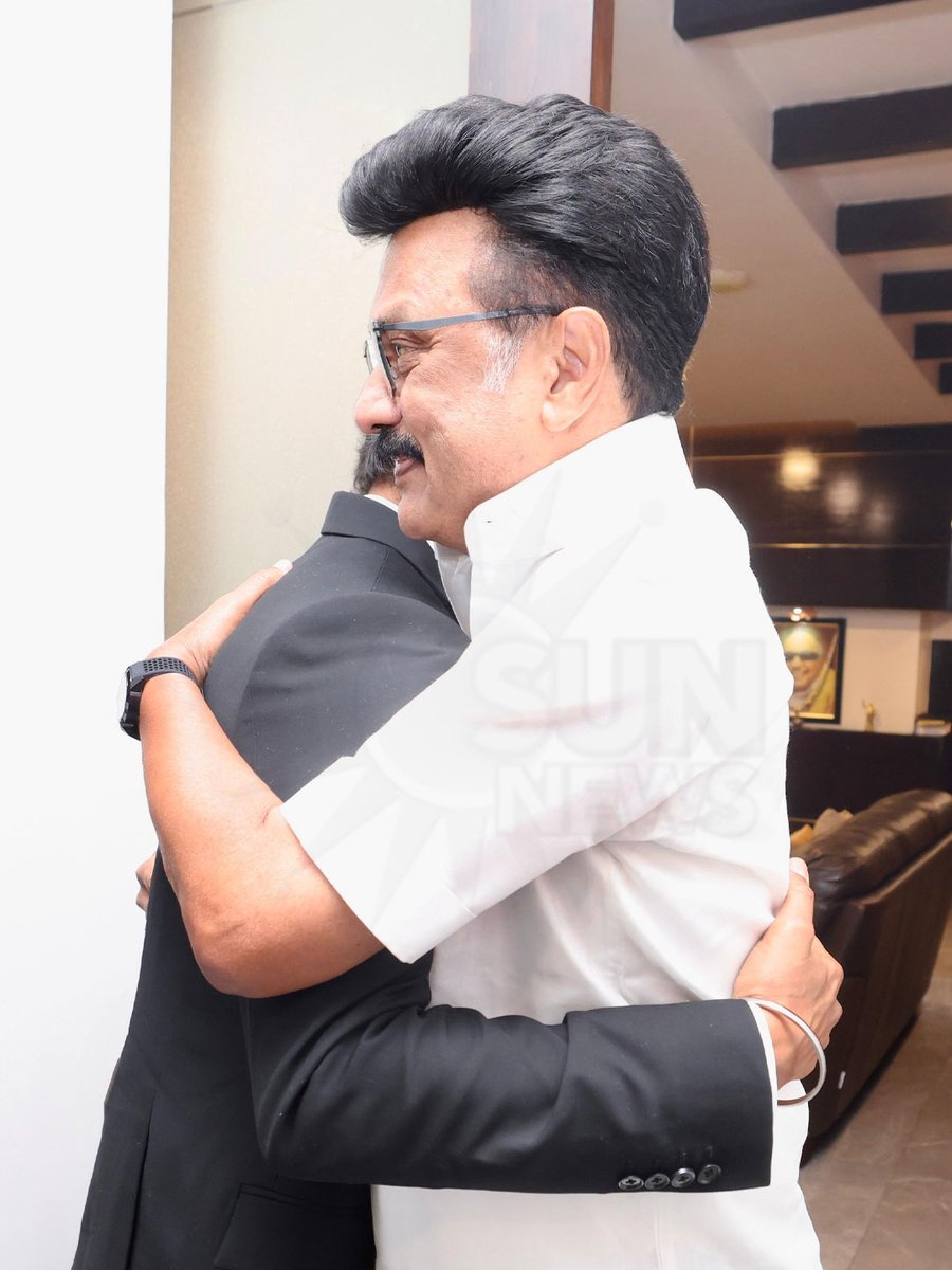 sunnewstamil's tweet photo. #PHOTOS | திமுக தலைவர் மு.க.ஸ்டாலினை சந்தித்து வாழ்த்து பெற்ற முதலமைச்சர் விஜய்

#SunNews | #MKStalin | #Vijay | @mkstalin https://t.co/cZ8vPolcnL
