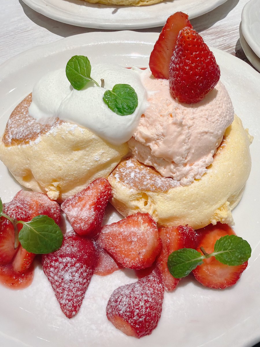 からのずっと行ってみたかった麻辣担食べに行って、我らの母校の前通ってパンケーキ食べてきた💕