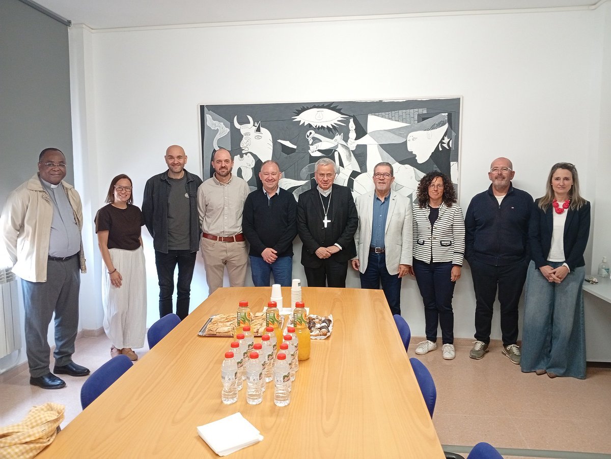 esglesiatgn's tweet photo. 🤲🏻 VISITA PASTORAL: L’arquebisbe Joan es reuneix amb el Consell Parroquial de Bonavista.

ℹ️ Trobareu tota la informació al següent enllaç 👉��� https://t.co/fGAJ5hFia1 https://t.co/jLnNAlUxwl