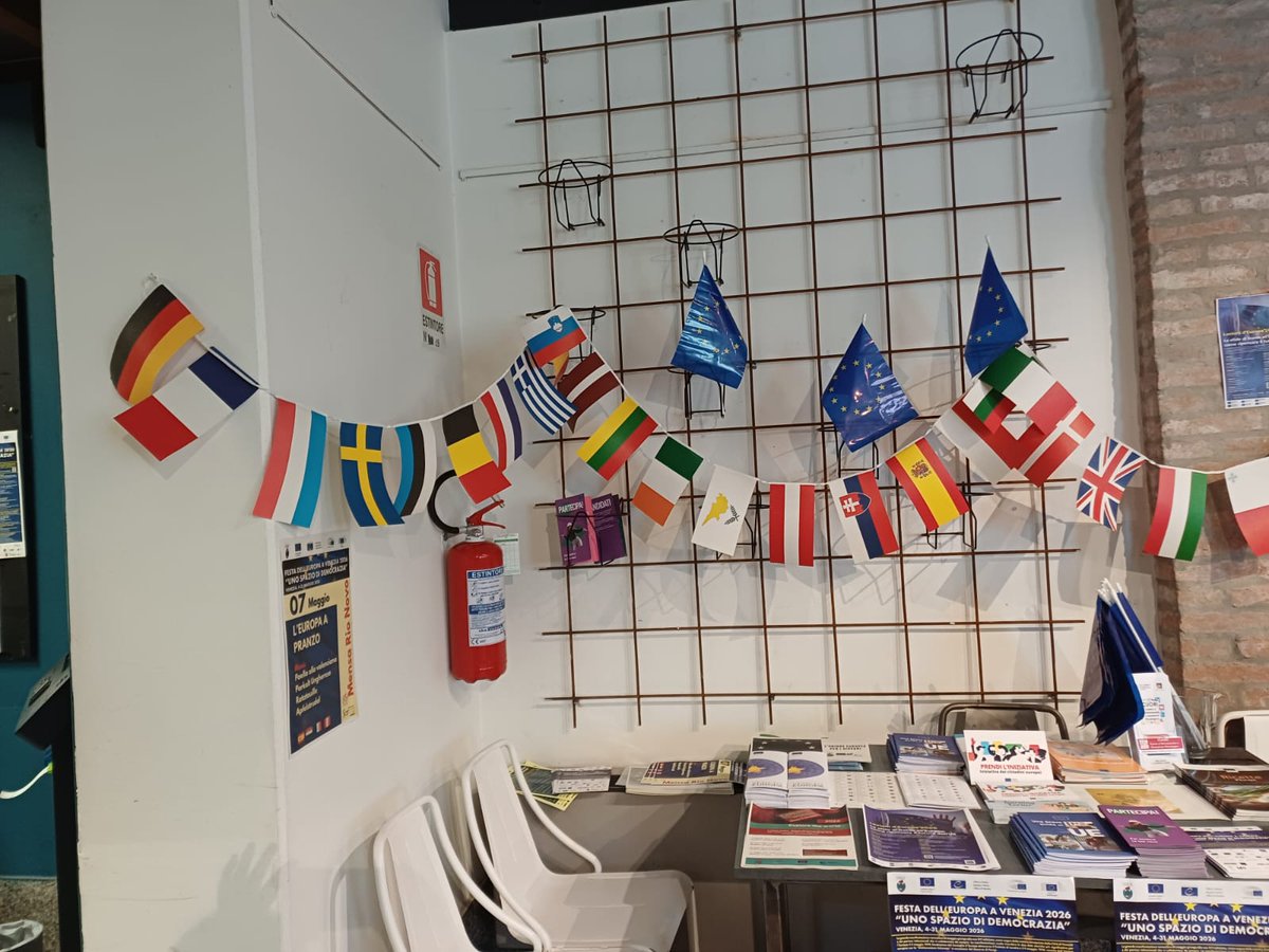 EuropeDirectVe's tweet photo. 🇪🇺Giovedì 7 maggio 2026 dalle ore 11.30 alle 14.30 presso il ristorante Universitario Rio Novo a Venezia si è tenuto "L'Europa a pranzo". Durante il pranzo, è stato allestito uno stand informativo europeo, con materiale informativo gratuito.🇪🇺 https://t.co/62zHZUrHy5