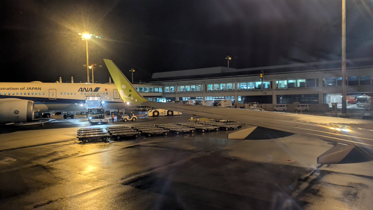 tm741_'s tweet photo. I'm at 那覇空港 (OKA) in 那覇市, 沖縄県 https://t.co/y5HpnIfJHd https://t.co/NqJqupC6cZ