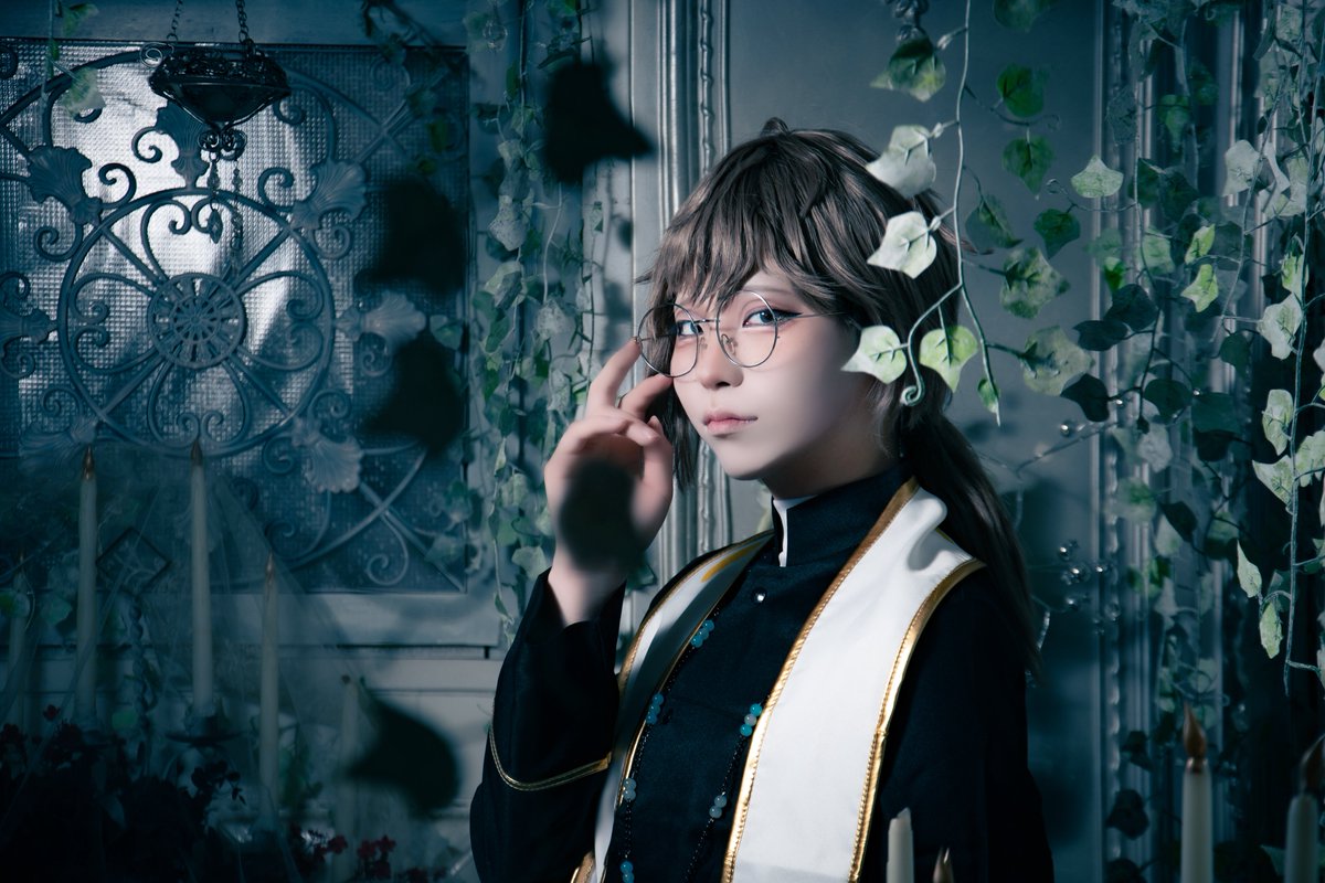 月と神父 cos⚠︎︎𝟸𝚓𝟹𝚓・🔫 とある教会の神父 photo:@matsu_tripod Studio