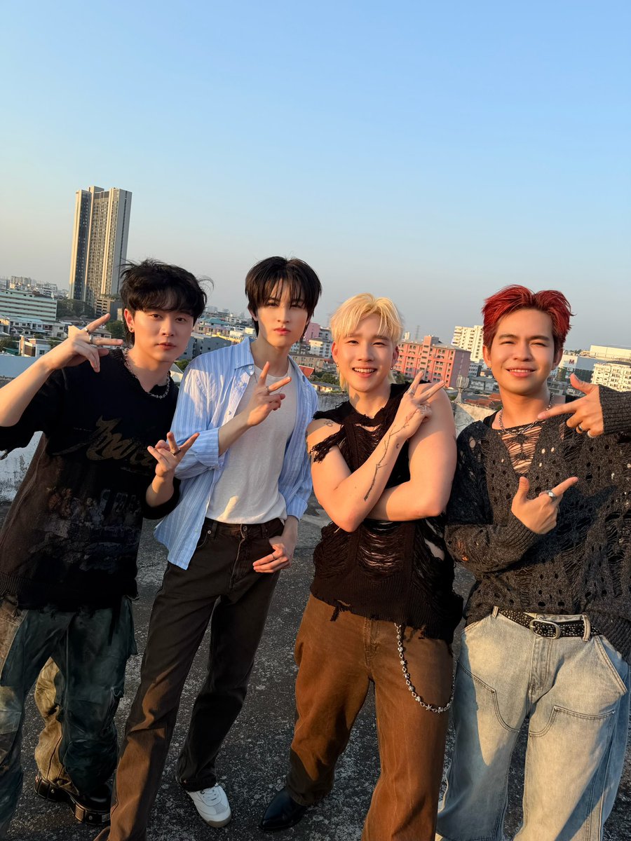 slapkiss.official tweet media