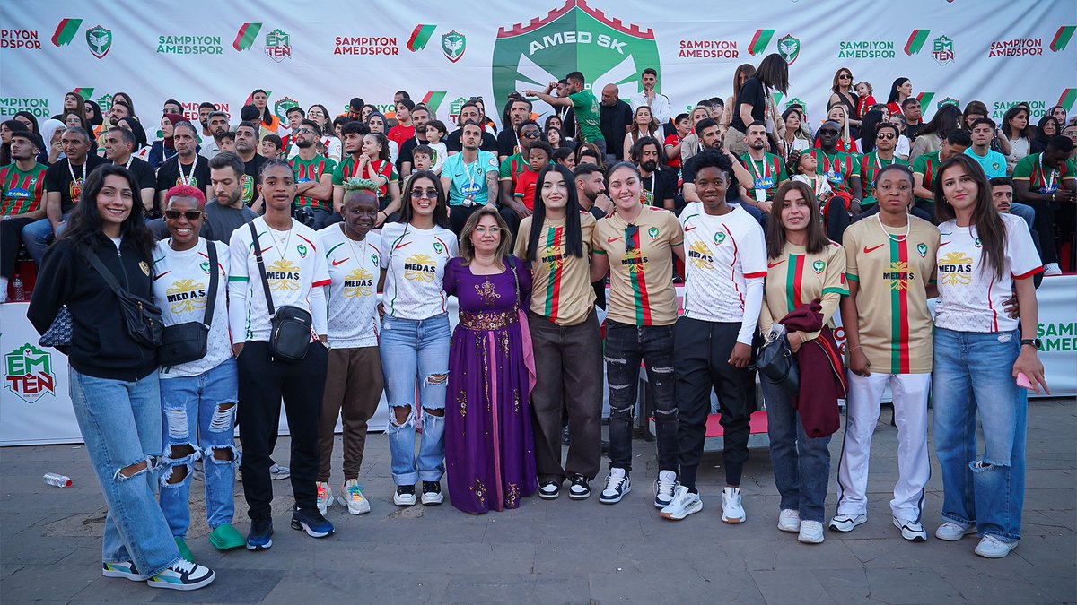 amedskkadin's tweet photo. Şampiyonluk coşkumuz, kadın takımımızın muhteşem enerjisiyle daha da büyüdü.💚❤️ https://t.co/BhVXlWOAwm