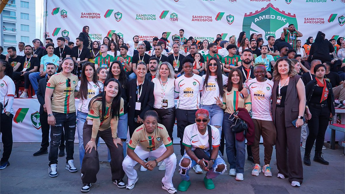 amedskkadin's tweet photo. Şampiyonluk coşkumuz, kadın takımımızın muhteşem enerjisiyle daha da büyüdü.💚❤️ https://t.co/BhVXlWOAwm