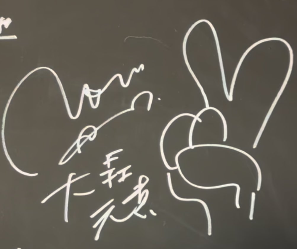 これ、描き直しができない状況で手前に来るパーツから順番に描いてて