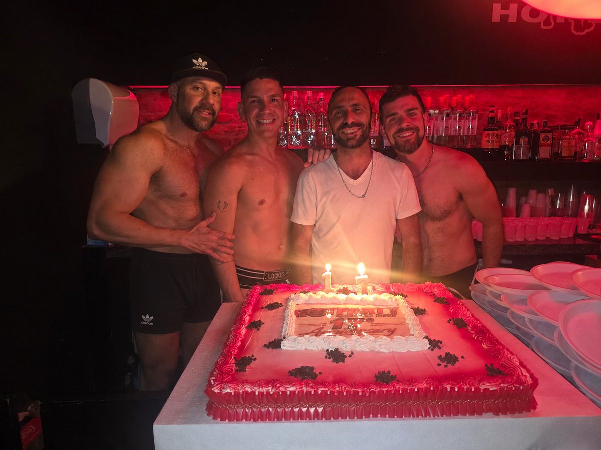 Hotpartyitaly tweet picture