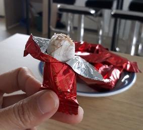 6_6ila's tweet photo. @jimzzinpang @maprangprivate จากเบาะแสเพิ่มของคุณคนนี้
ลองเสริช "vietnamese local sweet snack chocolate peanut in foil packaging" ได้ผลประมาณนี้ค่ะ

...ไม่รู้พอจะเข้าเค้าบ้างมั้ย
บรรยายบอกออกรส มอลต์ ซึ่งก็นัวๆ อยู่ https://t.co/s4B15IvsLU