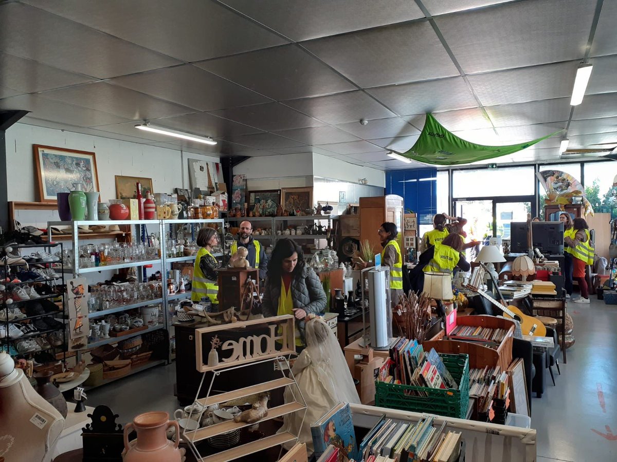 Mancoplana's tweet photo. ♻️ La #Mancomunitat participa en un viatge tècnic a Occitània, organitzat per l'#aREca per conèixer models de centres de reutilització vinculats a deixalleries
✅L’experiència aporta aprenentatges clau en un moment decisiu per a la definició dels futurs centres de recursos a Catalunya
ℹ️ Més info: https://t.co/MjIRGdkFL1
🤝#CuidemlEntorn 🌱#FemFutur