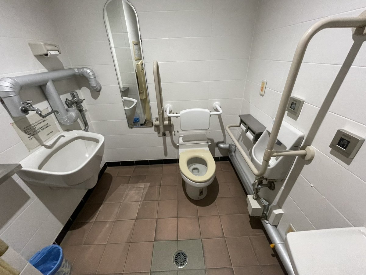 誰かのトイレ垢 tweet media