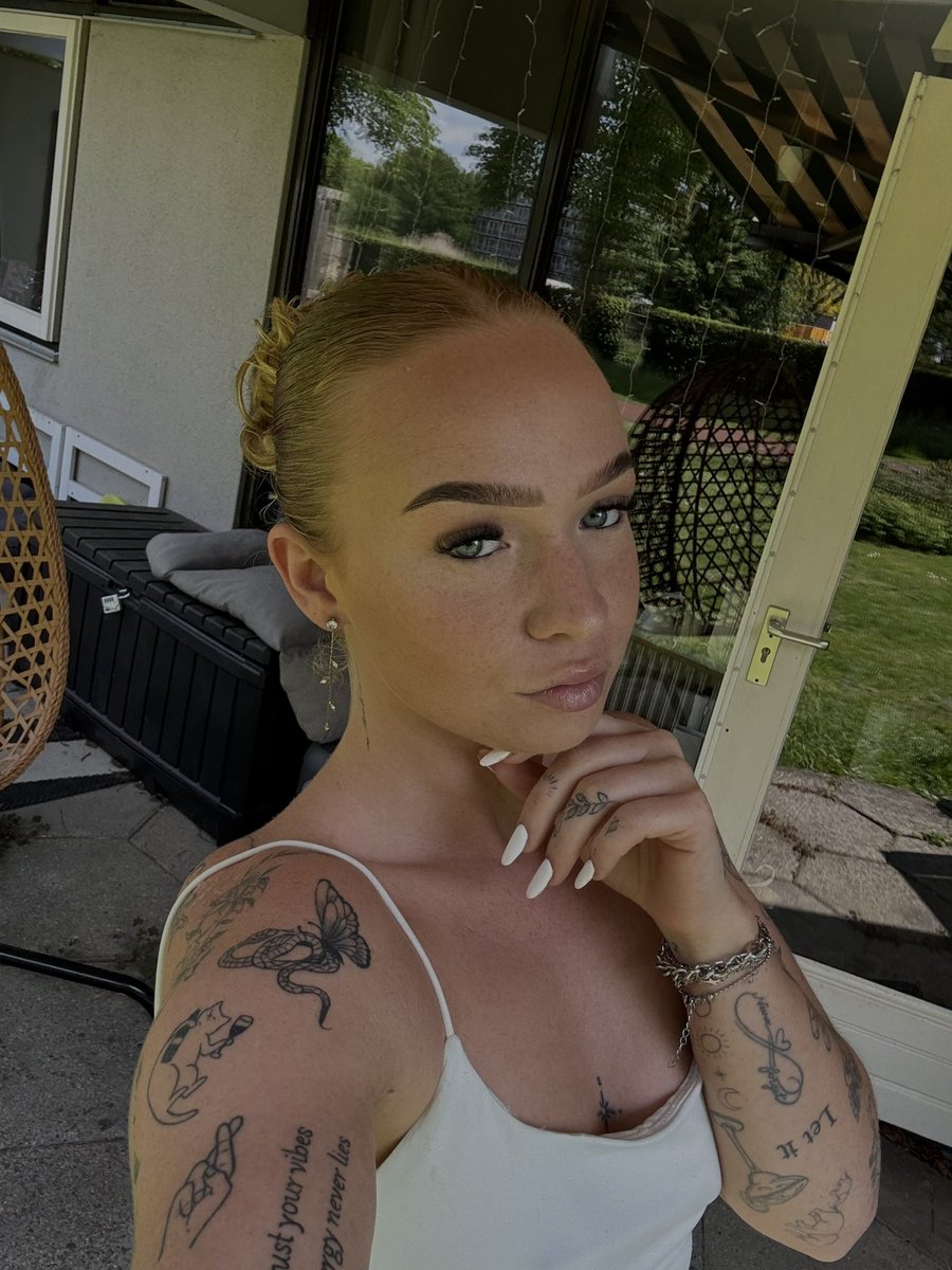 GoddessZoë tweet media