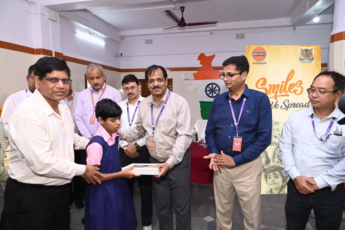 Haldia_Refinery's tweet photo. As part of the ‘Smiles We Spread’ campaign, ED&RH Haldia Refinery visited Vivekananda Mission Asram Residential School for Blind and spent meaningful moments with visually impaired children, inspiring confidence, warmth, and joy.
The soulful performances by the students and the unwavering dedication of the caretakers made the visit truly memorable. Together, we continue strengthening bonds of compassion, care, and inclusion.
#SmilesWeSpread #CareAndCompassion 
@ChairmanIOCL
@DirR_iocl
@IOCRHQ