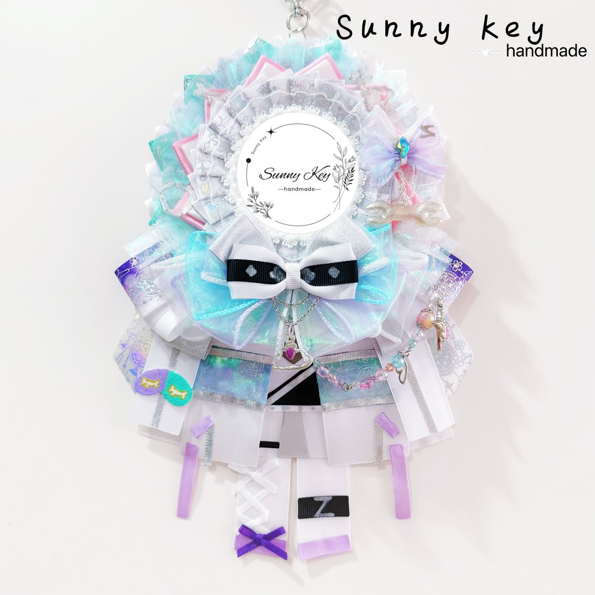 SunnyKey77's tweet photo. *॰ॱ୨୧┈┈┈┈┈┈┈┈┈┈┈┈୨୧ॱ॰*
フルオーダー衣装風痛ロゼットです✨

ご依頼ありがとうございました^ ^
*॰ॱ୨୧┈┈┈┈┈┈┈┈┈┈┈┈୨୧ॱ॰*

#SunnyKey
#SunnyKey痛ロゼット
#ロゼットオーダー https://t.co/lEBCxPqM8D