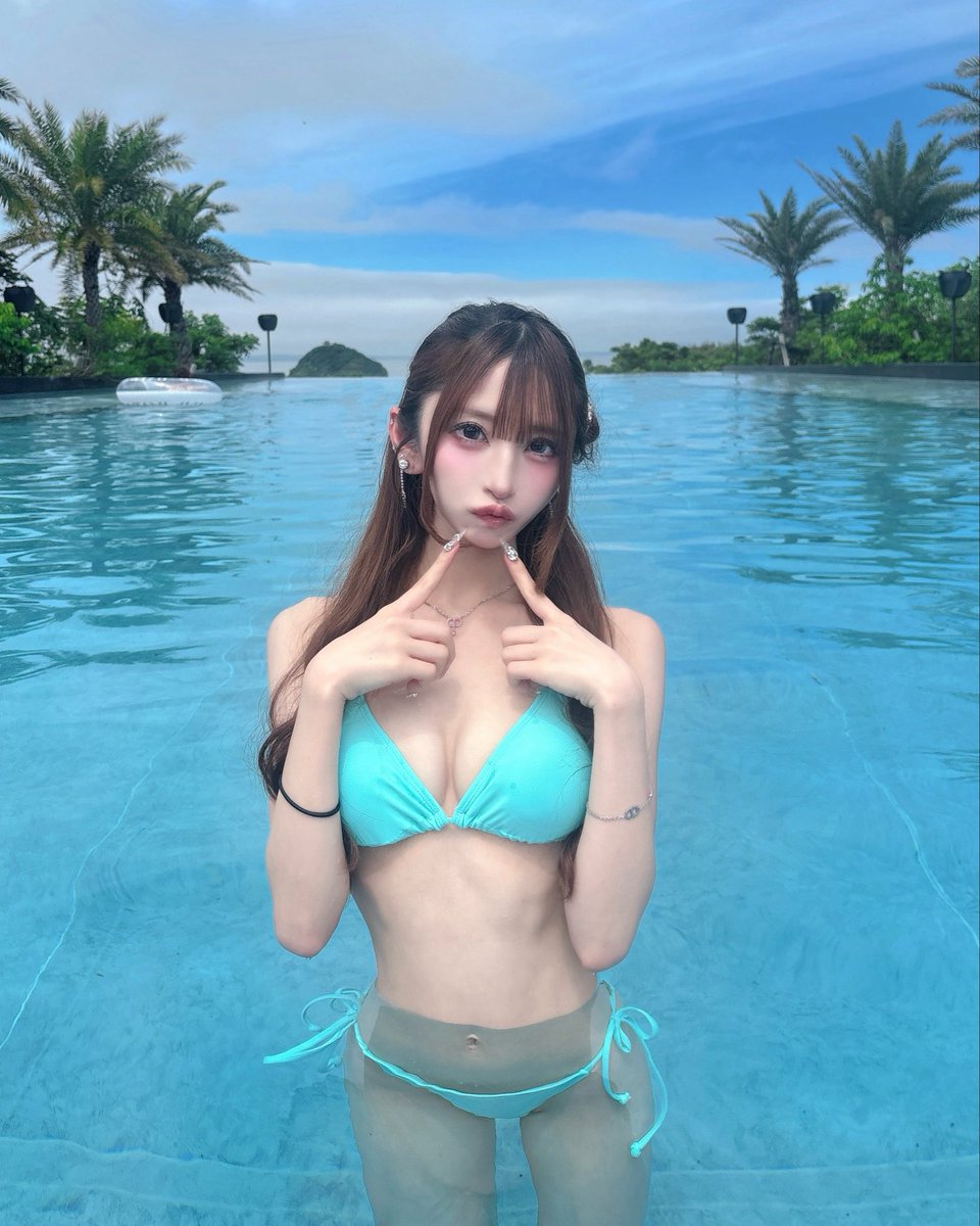 水色似合う？🐬🐳💧💦💎 https://t.co/H3QUPE6OF5