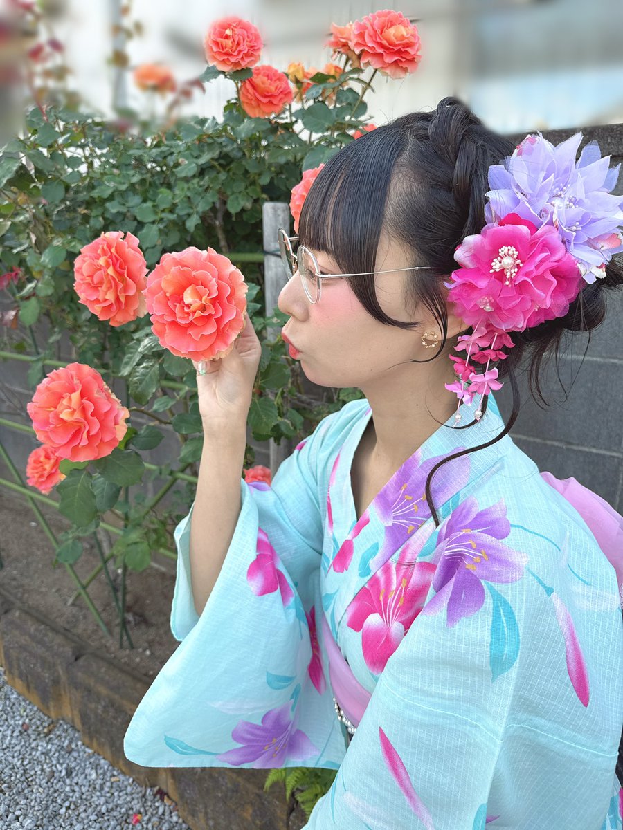 今年もおばあちゃん家のバラが咲きました🌹 この写真は朝の6時半に撮っ