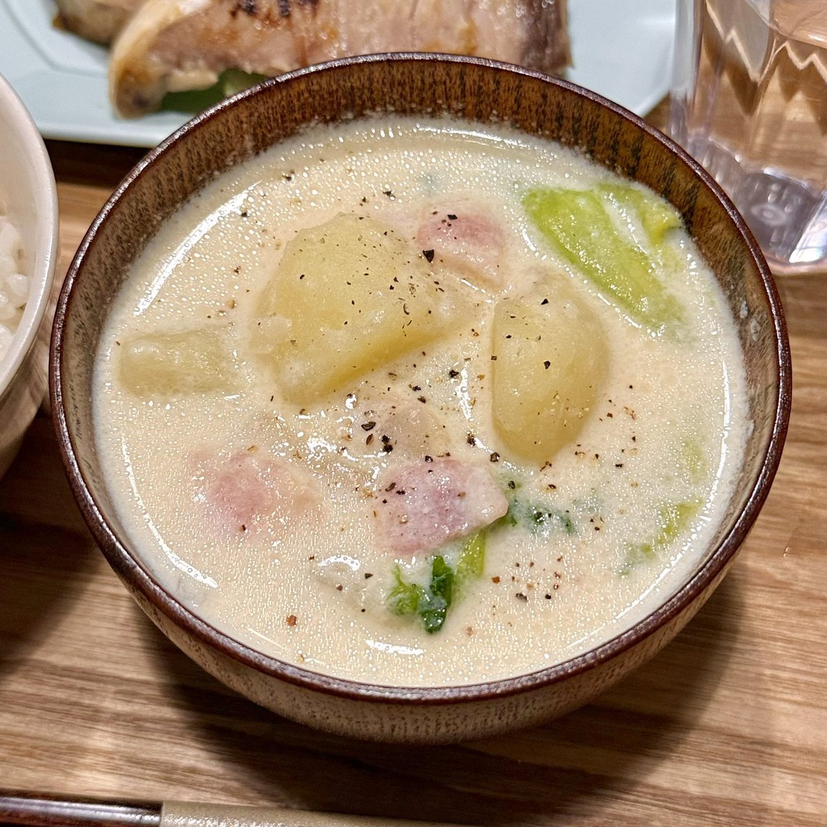 mainooyatsu's tweet photo. 味噌で味付けしたミルクスープがおいしい！今の時期は新じゃがで。ほっと癒されます✨ https://t.co/opJr2xtXFF