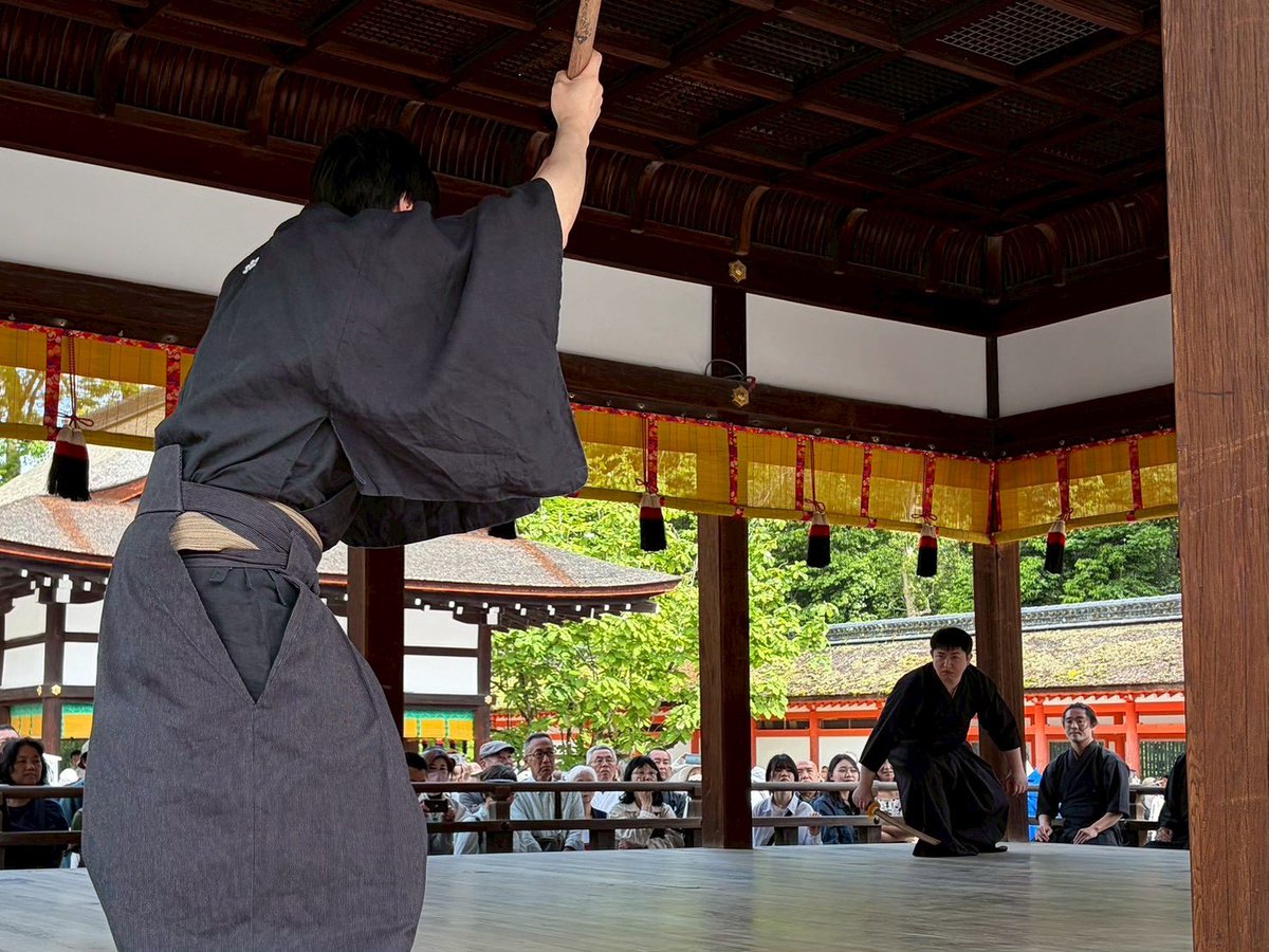 taishazanmai's tweet photo. 新緑まぶしい五月、下鴨神社古武道奉納奉告祭にて演武を奉納させていただきました。
由緒ある御社にて武の道を奉告できましたこと、心より感謝申し上げます。

#タイ捨流 #日本古武道振興会 #下鴨神社 https://t.co/rM2Pq2ICHv