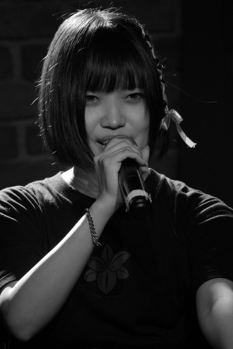 isaomusic's tweet photo. 高嶺百合レコ発主催ライブ 「咲き誇れ蒼き夢よ」
寺井智子さん。 
モノクロームの世界
#寺井智子 #てらこ #シンガー #singar #音楽好きな人と繋がりたい #pentax #pentaxk3mkiii #pentax_da55300plm #ライブ好きな人と繋がりたい #ファインダー越しの私の世界 #キリトリセカイ https://t.co/f8OpOhO0Dl