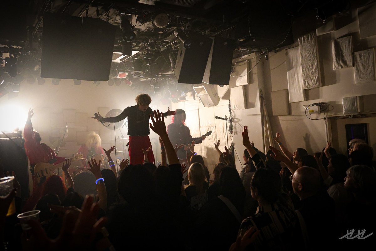 8Tomot's tweet photo. ゼゼ始動主催【ゼロフェス】ありがとうございました！

昼間から下北沢2会場沢山楽しんでくれたみたいで嬉しい。

出演してくれた15バンドもありがとうございました！
早い時間になっちゃったバンドやライブ見れなかったバンド、最後挨拶できなかったり、ゼロフェスが最後になったバンドもいたけど
きっとかっけーライブしてくれてたと信じてるのでまたこれからもゼゼをよろしくお願いしやす！🤝

2会場行き来してるときに良くみんなともすれ違ったけど、ちゃんとみんなが１日楽しむって気持ちと思いやりのおかげで良い日になったと思う！

次は8/11 at渋谷club asia
ゼゼ主催【PLAY PARK】supported by激ロック
この日も良い日作りにいきましょ🤘
#ゼロフェス
