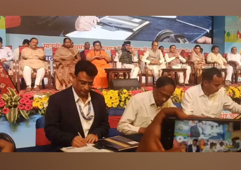tsspl2006's tweet photo. A proud milestone for Technosys Group! 🌱☀️

The 10.5 MW Solar Power Plant, developed with Nagar Nigam Bhopal, was inaugurated by the Honourable CM Sir — powering a greener future. ⚡🌍

#TechnosysGroup #GreenEnergy #SolarPower #Sustainability https://t.co/d8roaqfeP6
