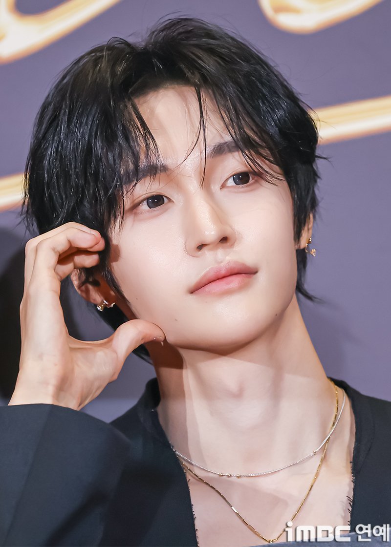 너울 tweet media