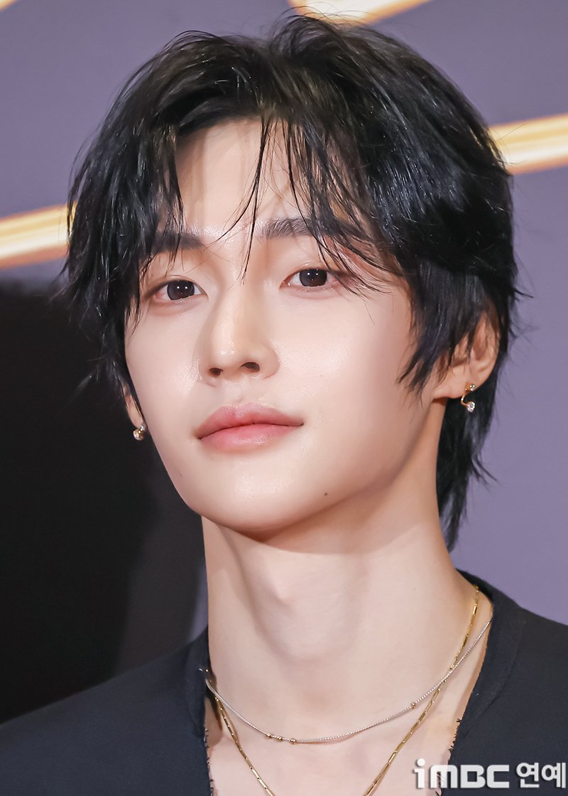너울 tweet media
