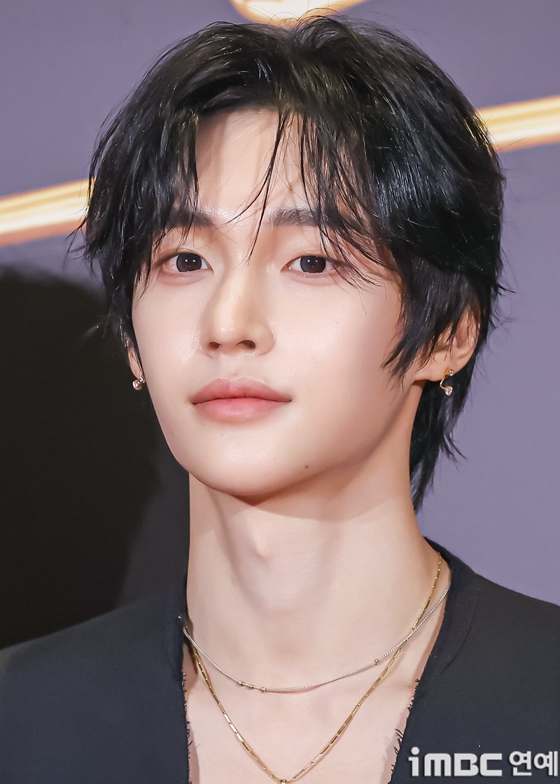 너울 tweet media
