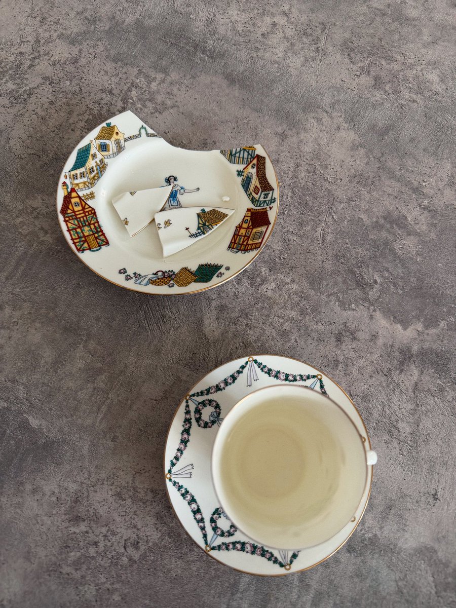 Императорский фарфор, конечно, прекрасен (был) ☕️ Очень красивая серия «Русские балеты» 🩰 сегодня минус десертная тарелка 😒