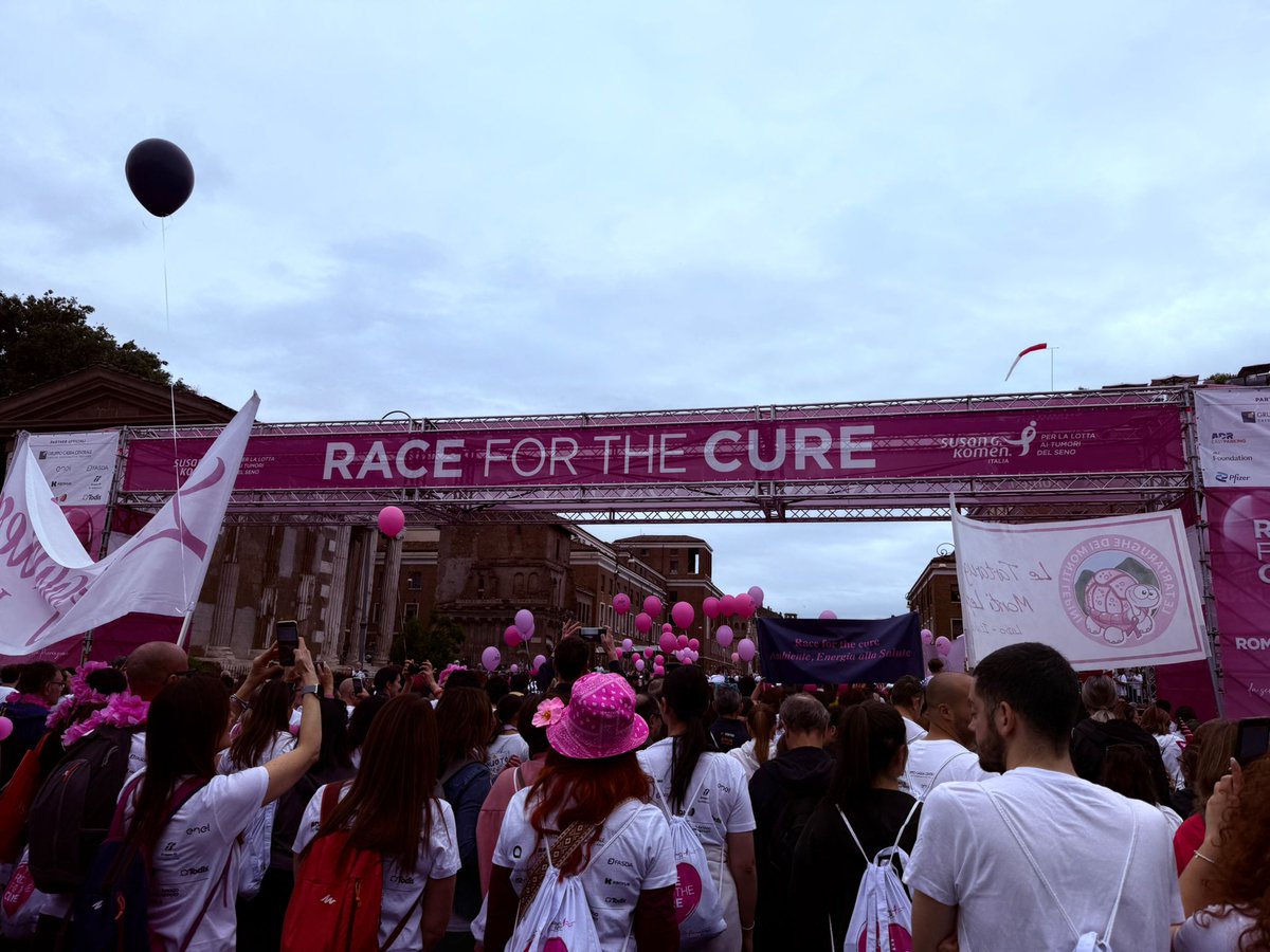 TechReplyRoma's tweet photo. Energia, squadra e solidarietà: ieri a #Roma #TechnologyReplyRoma ha corso alla #RaceForTheCure per sostenere la prevenzione e la lotta contro i tumori al seno. Un piccolo gesto, ma dal grande significato. 💗 https://t.co/zj6QhBLysy