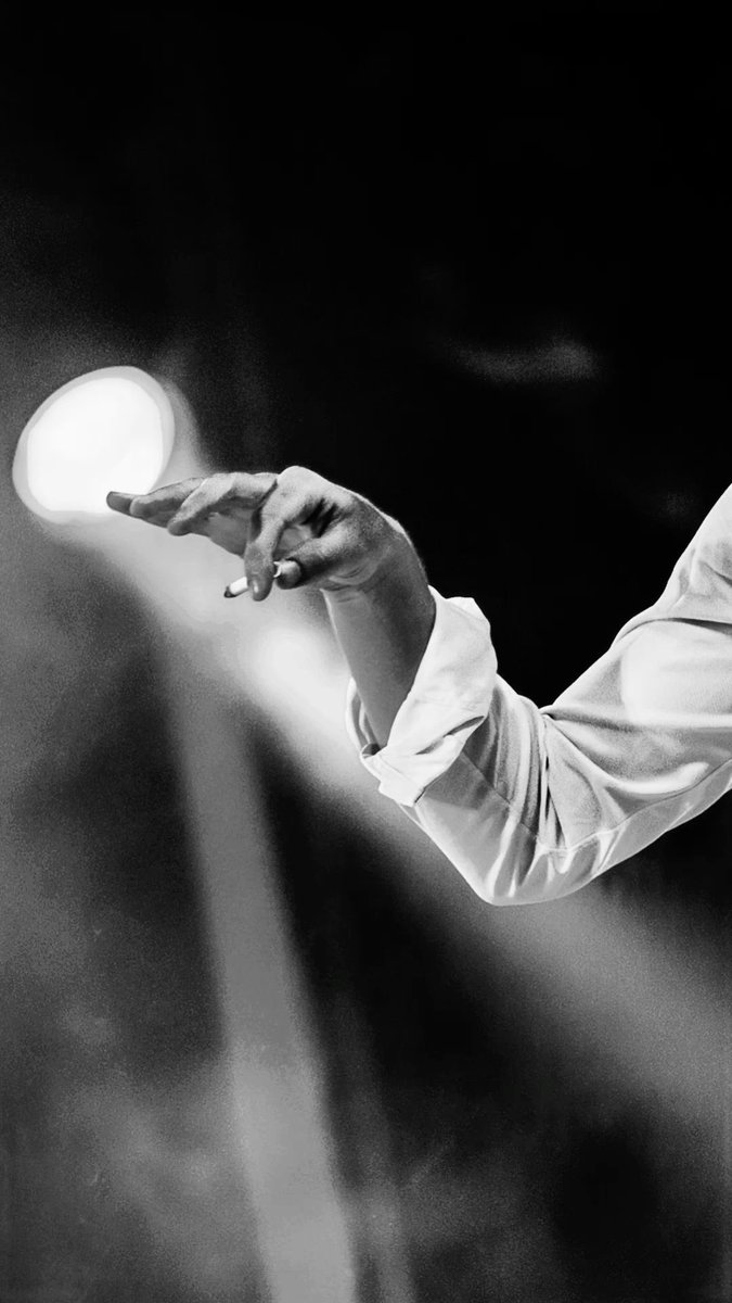 Alex Turner’s hands tweet media