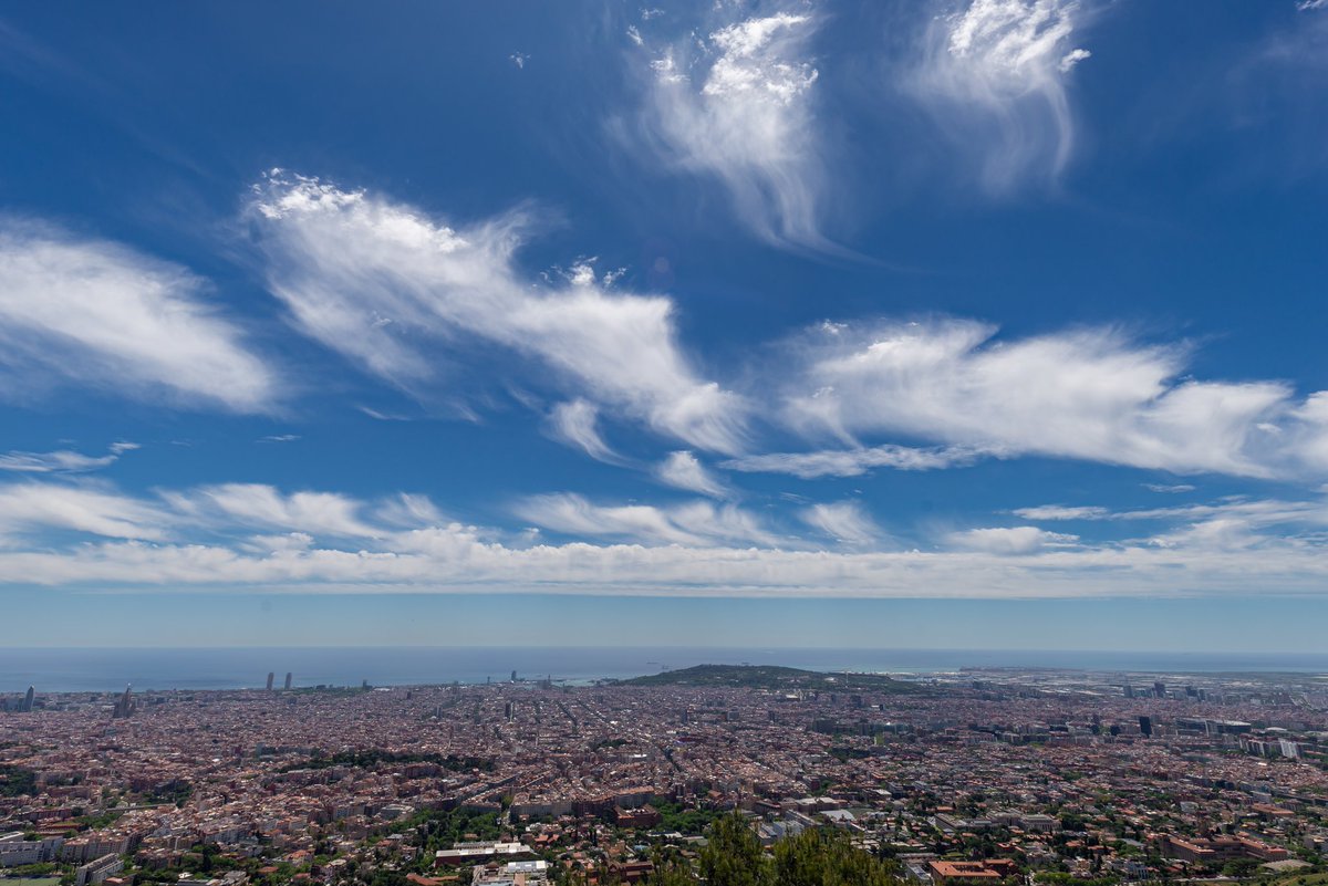 alfons_pc's tweet photo. Nuvols alts cirrus floccus amb virgues aquest migdia a #Barcelona #obsFabra @3CatInfoelTemps @btveltemps @AEMET_Cat @ACOMmeteo @meteocat https://t.co/BM7q5LJWKP