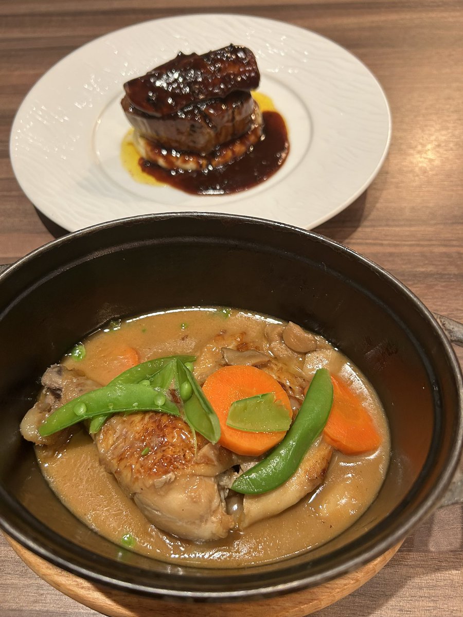 famiusagi's tweet photo. 東京旅行2日目！！！！
美味しい物と色々周って充実した2日間だった(*≧∀≦*)
動物カフェいや動物って素晴らしいね愛らしいよ🐶 https://t.co/s5NuREkwbI