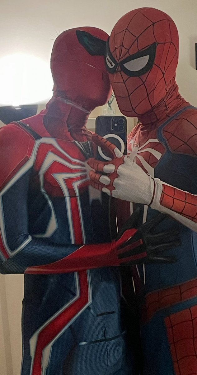 Ins_piderman2's tweet photo. 5/22～5/25 在台北✨🇹🇼
想找可以一起合作、交流的同好～
同樣 fetish 的朋友優先，歡迎直接 DM 🕷️

I’ll be in Taipei from May 22–25 ✨
Looking for people to collab, hang out, and connect with.
Preferably with the same fetish / interests — feel free to DM me 🕷️ https://t.co/05rLWKkF4S